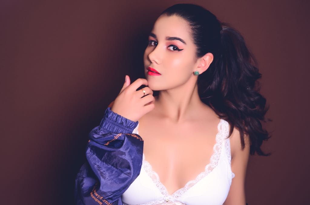 Andressa - ID: 197839