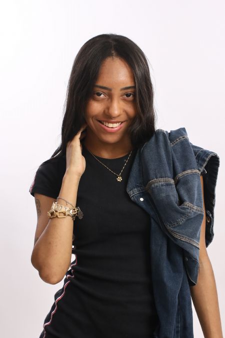 Sandra - ID: 81106